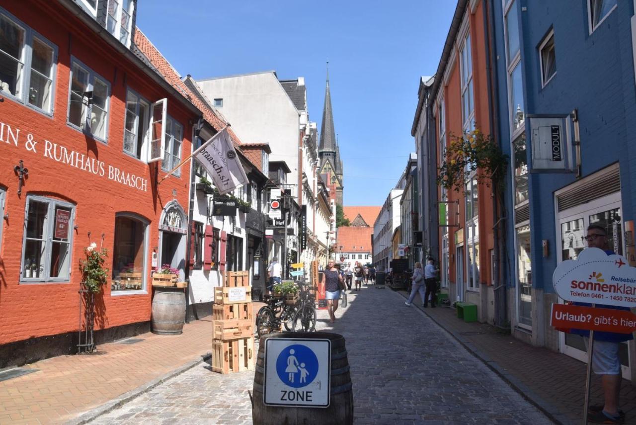 Fewo1846 - Im Sonnenhof - Komfortable 2-Zimmer-Wohnung Im Stadtzentrum Flensburg Bagian luar foto